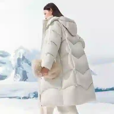 太平鸟 云朵时尚简约长款保暖高充绒羽绒服 女款