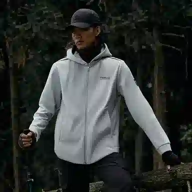 探路者  户外运动休闲简约舒适百搭  软壳衣  男款