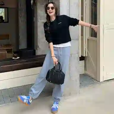 美洋 彩虹糖 薄荷曼波轻薄刺绣圆领长袖卫衣 女款