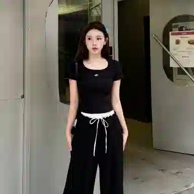 Three Quarters logo T