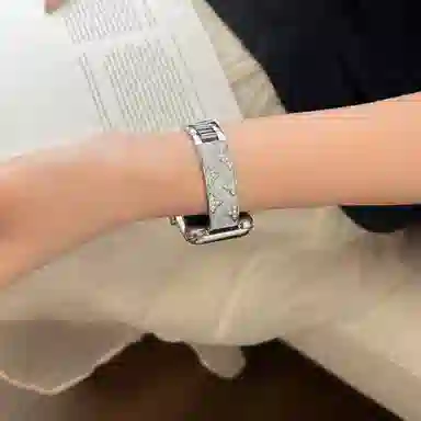 潮流腕 表带 苹果适用 金属材质 镶钻鎏金可调节表带三叶手镯夏日男女通用