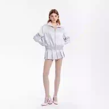 Three Quarters Slim Fit Mid Waist Silver Shorts