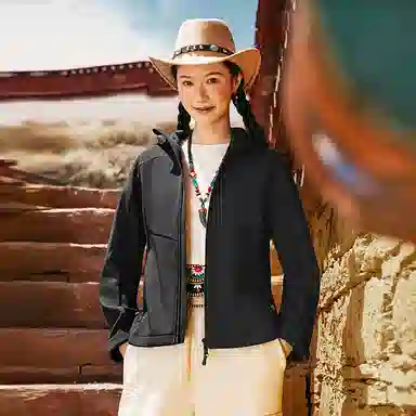 探路者  抓绒防风防泼水修身版型  软壳衣  女款