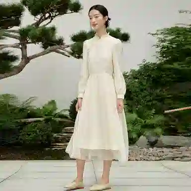 茵曼 新中式斜襟荷叶边长袖连衣裙 杏色