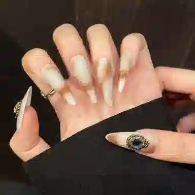 凡泽 美拉德  穿戴甲 尖型琥珀色晕染 磨砂