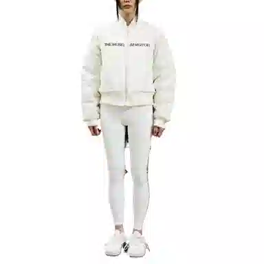 THE MUSEUM VISITOR 23PRE-SPRING