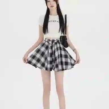 COMMA GIRL A