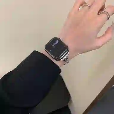 卫欣 苹果适用 手表表带 金属材质 苹果四叶草手链表带男女通用