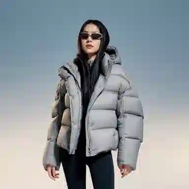 波司登 连帽纯色短款简约时尚羽绒服 女款