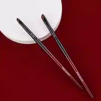 魅女郎  朱釉镰刀眼线刷