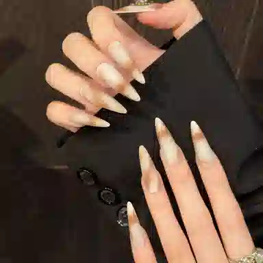 凡泽 美拉德  穿戴甲 尖型琥珀色晕染 磨砂
