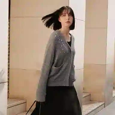 V