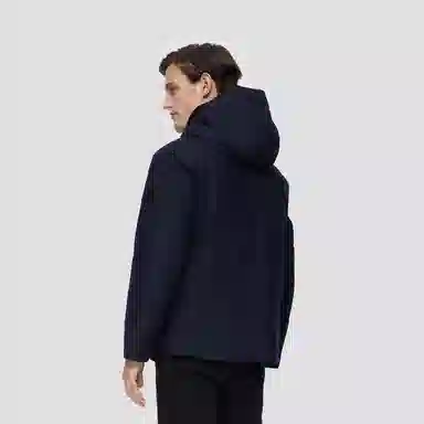 700