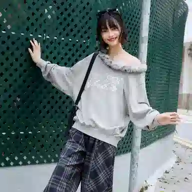 PSO Brand Detachable Fur Collar Sweatshirt