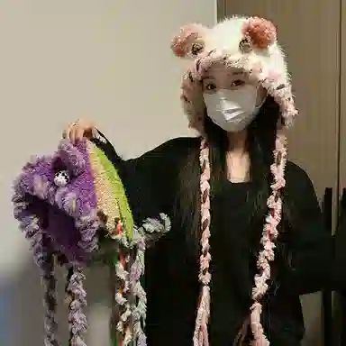 恩僾德 日系可爱卡通手工编织小怪兽秋冬季保暖小熊辫子护耳雷锋帽 腈纶 绒线帽 男女同款情侣款