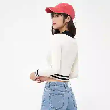 美特斯邦威 字母翻领时尚短款内搭针织衫 女款