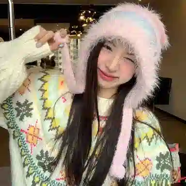 恩僾德 日系原宿渐变色骑车条纹保暖小众百毛绒帽子高颜值显脸小女秋冬系带护耳针织套头搭 聚酯纤维 绒线帽 男女同款情侣款