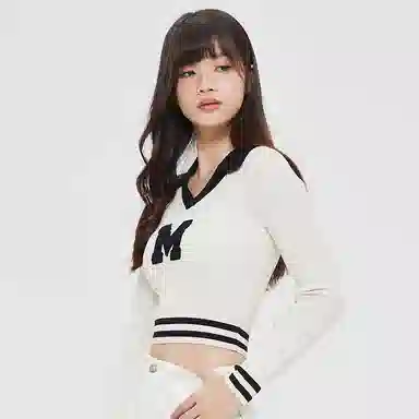 美特斯邦威 字母翻领时尚短款内搭针织衫 女款