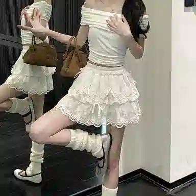 COMMA GIRL