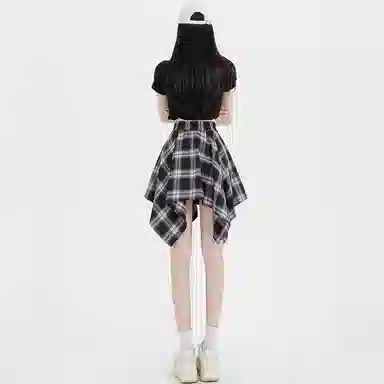 COMMA GIRL A