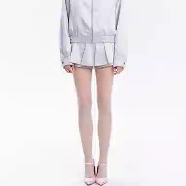 Three Quarters Slim Fit Mid Waist Silver Shorts