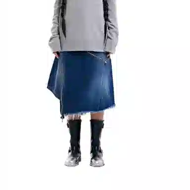 THE MUSEUM VISITOR 23 AUTUMN