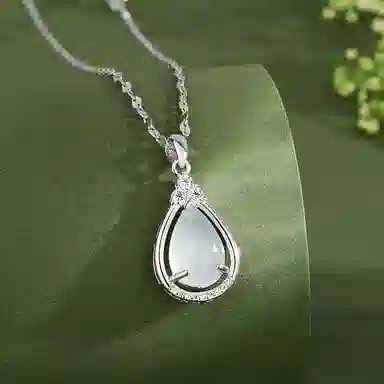 925