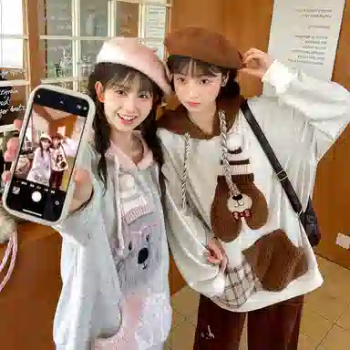 森女部落 潦草小狗闺蜜装连帽萌趣风拼贴套头可爱卫衣 女款