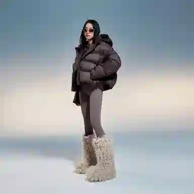 波司登 连帽纯色短款简约时尚羽绒服 女款