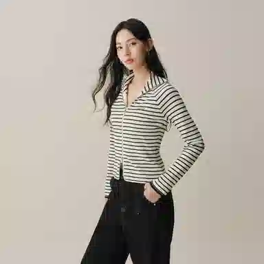 太平鸟 时尚混纺休闲修身条纹连帽针织衫 女款