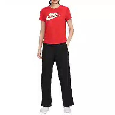Nike Sportswear Essentials T-Shirt Red