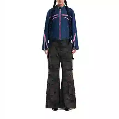 THE MUSEUM VISITOR 23AUTUMN