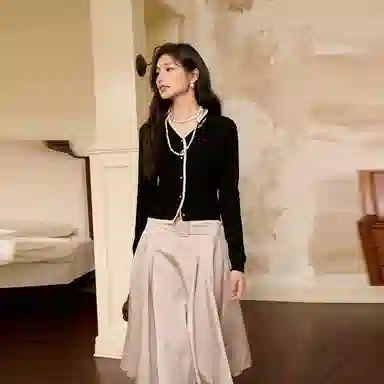 Three Quarters logoV