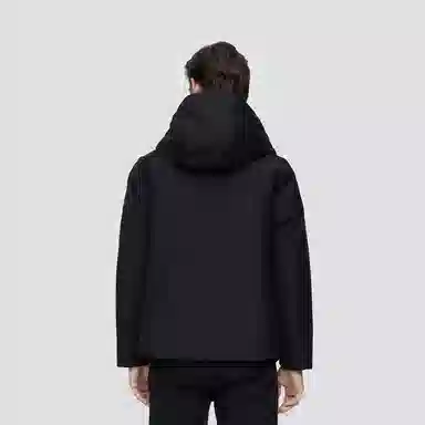 700