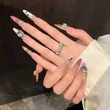 凡泽 甜妹心动草莓  穿戴甲 尖型温柔渐变 爆闪