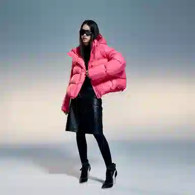 波司登 连帽纯色短款简约时尚羽绒服 女款