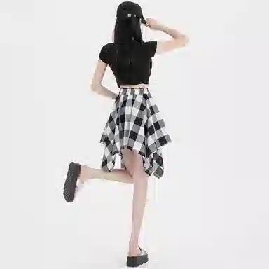 COMMA GIRL A