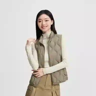 波司登 轻暖系列 新款山系男女同款情侣薄款保暖宽松立领纯色葫芦纹马甲羽绒服 女款