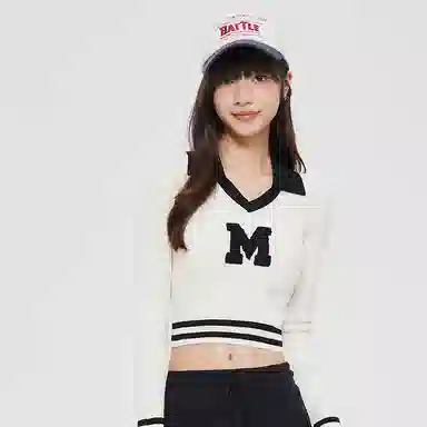 美特斯邦威 字母翻领时尚短款内搭针织衫 女款