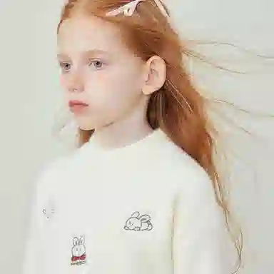 青蛙王子 时尚洋气圆领小兔子印花长袖毛衣 杏色 中小童