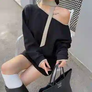 COMMA GIRL
