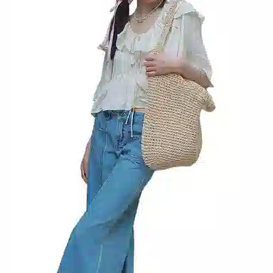 MOUSSY 2025