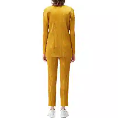 PLEATS PLEASE ISSEY MIYAKE