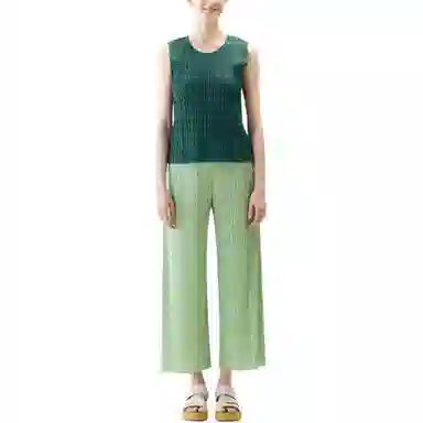 PLEATS PLEASE ISSEY MIYAKE
