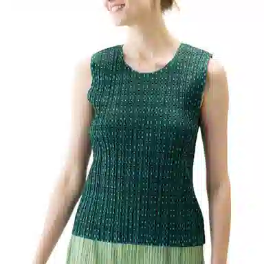 PLEATS PLEASE ISSEY MIYAKE