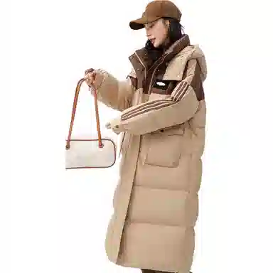 鸭鸭 连帽撞色拼接加厚保暖时尚韩版甜美风森系通勤羽绒服 女款