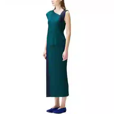 PLEATS PLEASE ISSEY MIYAKE