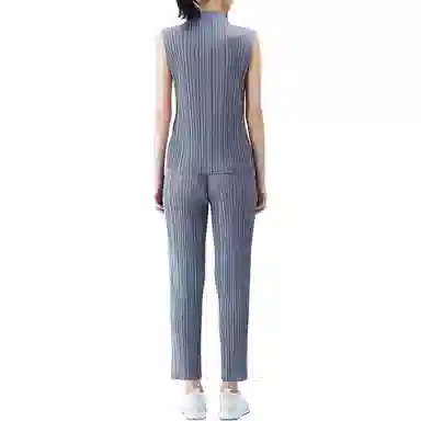 PLEATS PLEASE ISSEY MIYAKE