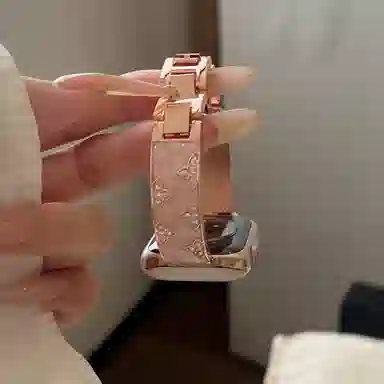 潮流腕 表带 苹果适用 金属材质 镶钻鎏金可调节表带三叶手镯夏日男女通用