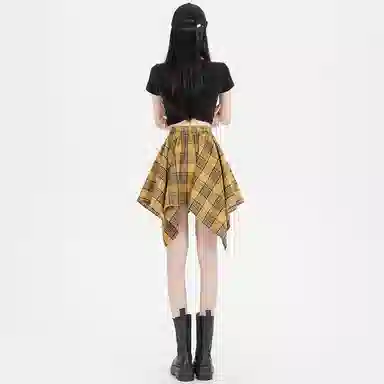 COMMA GIRL A